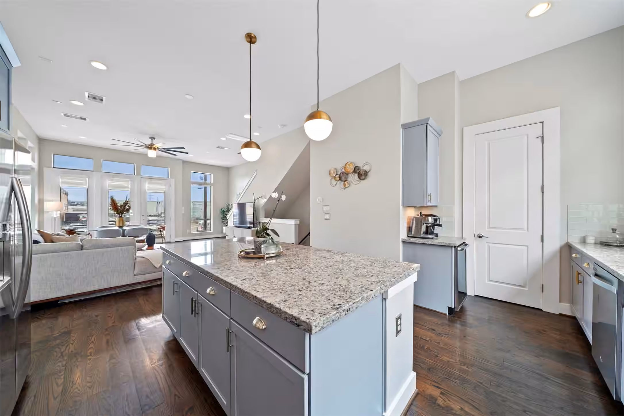Photo 5 of 2106 Sabine Street, Houston, TX