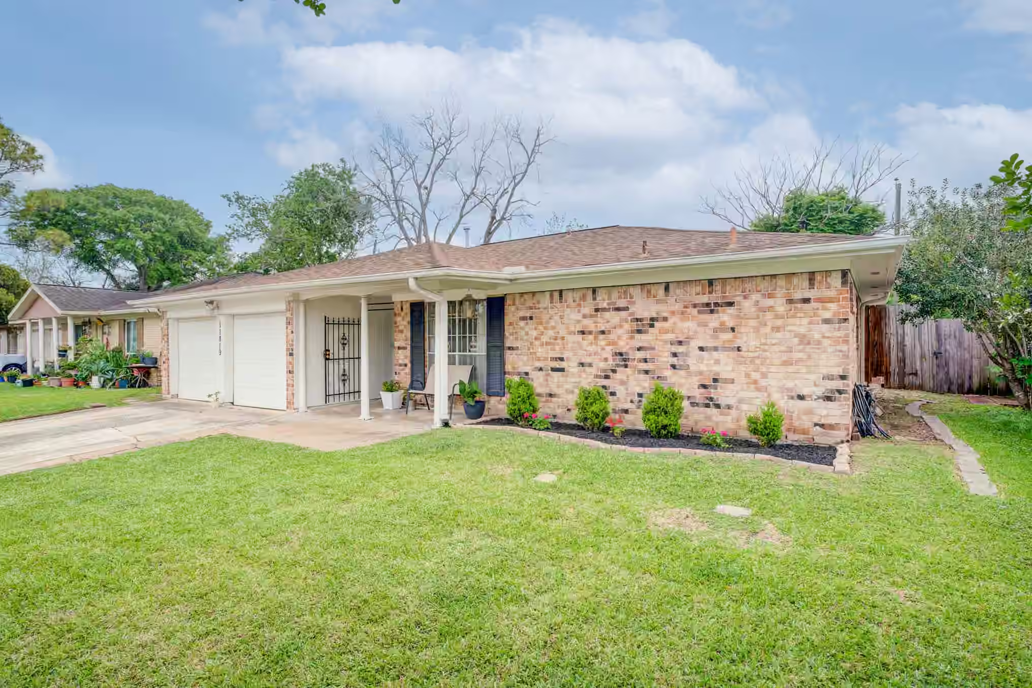 Photo 2 of 11819 S Nottingham Circle, Houston, TX