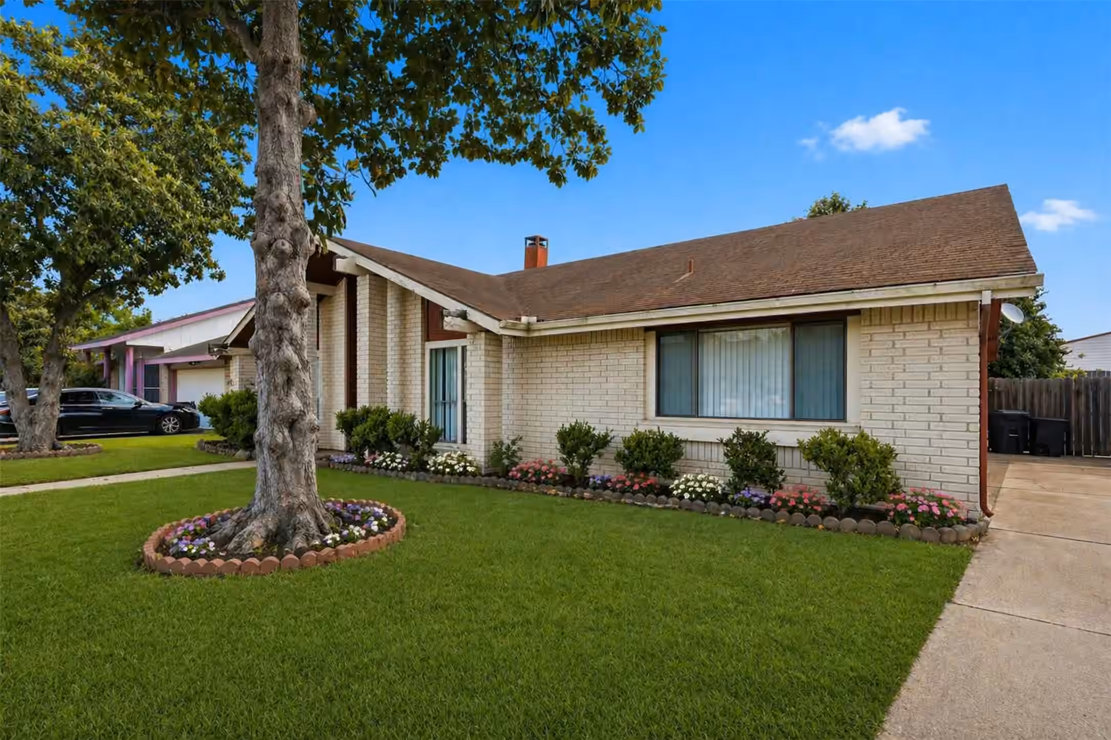 Photo 2 of 8611 Humphreys Drive, Houston, TX