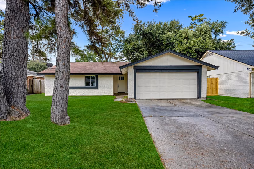 Photo 2 of 23323 Birnam Wood Boulevard, Spring, TX