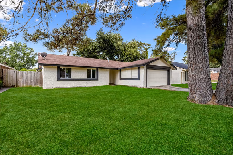 Photo 3 of 23323 Birnam Wood Boulevard, Spring, TX