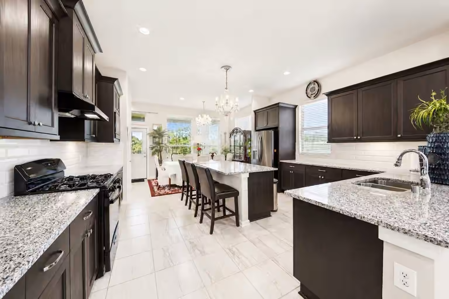 Photo 3 of 10255 BAYOU OAKS Drive, Conroe, TX
