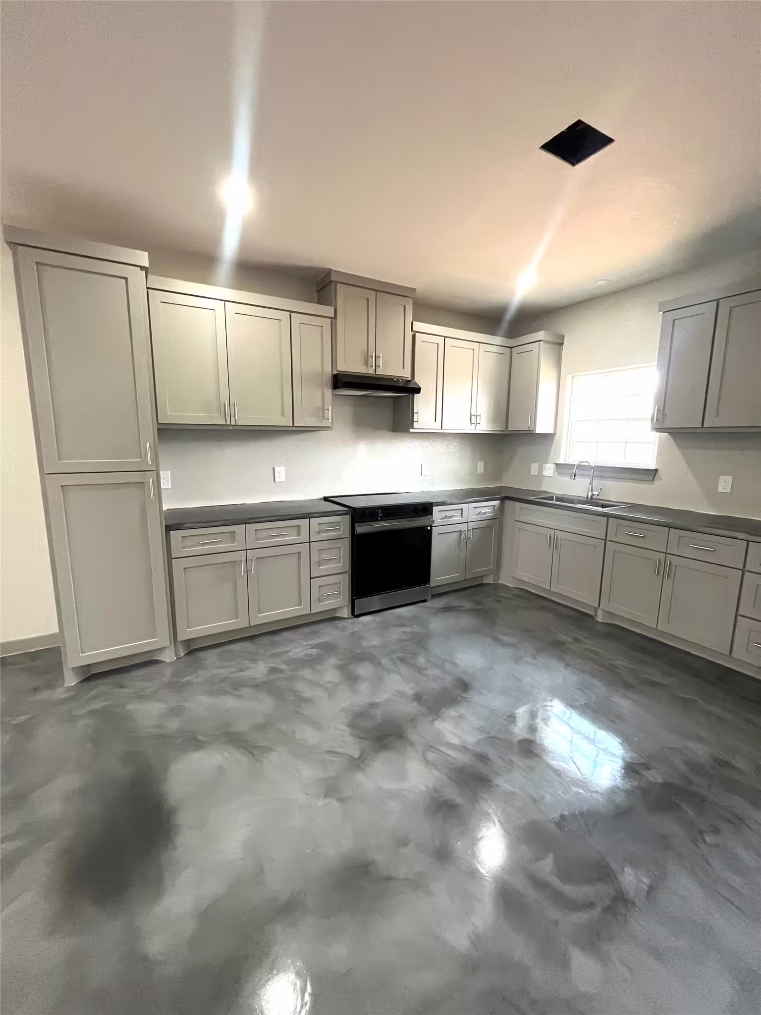 Photo 4 of 17539 Reno Road, Conroe, TX
