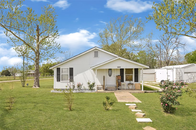 Photo of 17822 Garland Avenue, Boling, TX