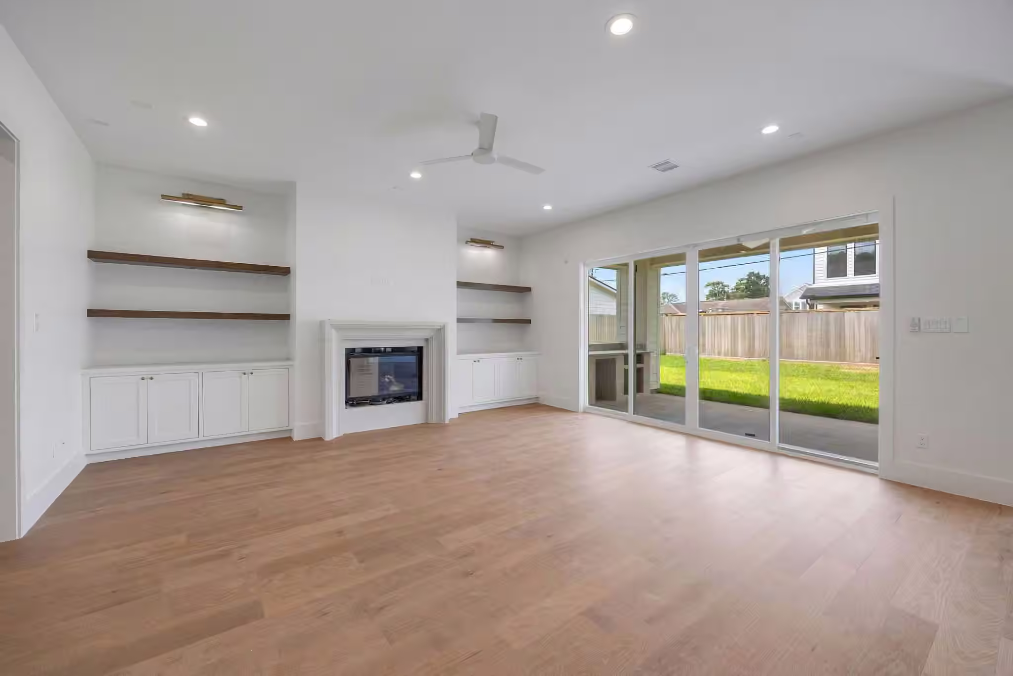 Photo 5 of 1726 Saxon Drive, Houston, TX