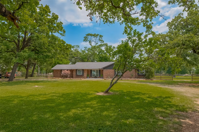 Photo 2 of 8 Riverwood Lane, Hempstead, TX
