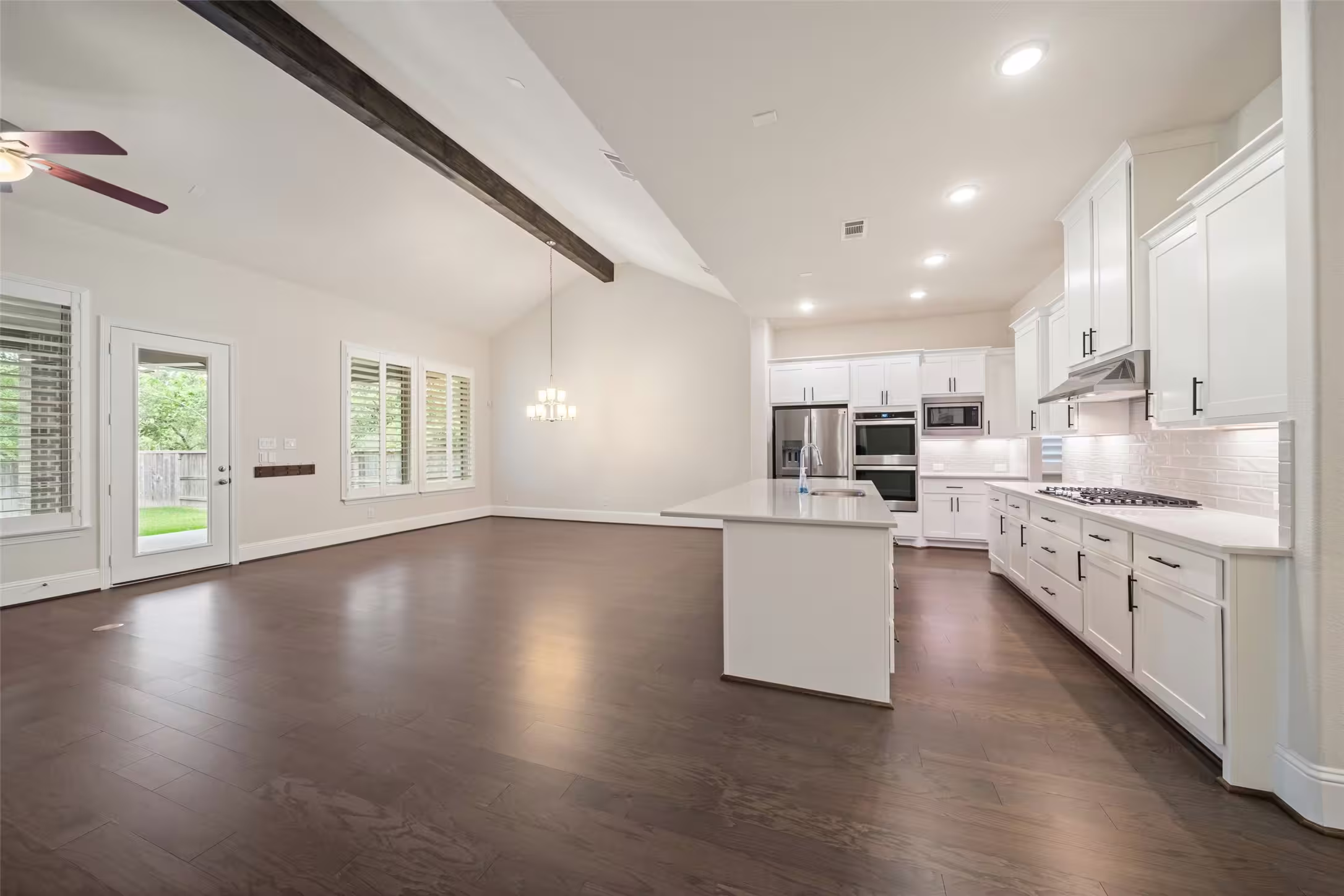 Photo 4 of 204 Bee Balm Court, Conroe, TX