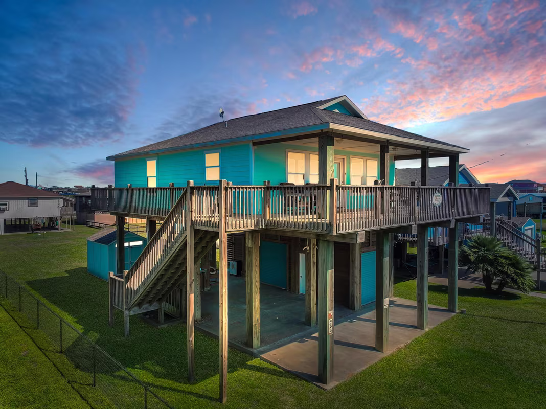 Photo of 964 S Selwyn Road, Crystal Beach, TX