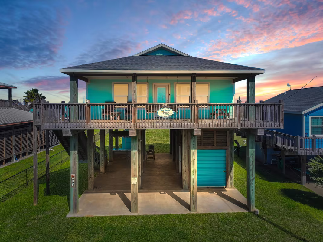 Photo 4 of 964 S Selwyn Road, Crystal Beach, TX