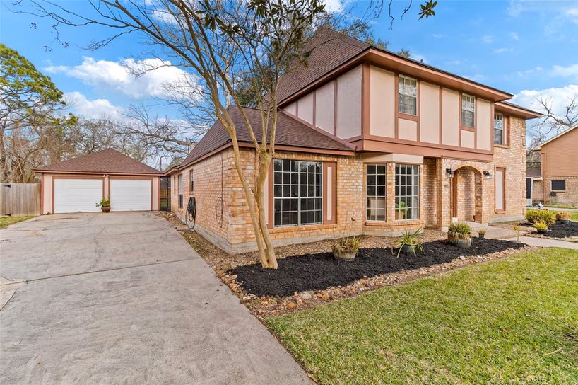Photo 2 of 105 Poinciana Street Street, Lake Jackson, TX
