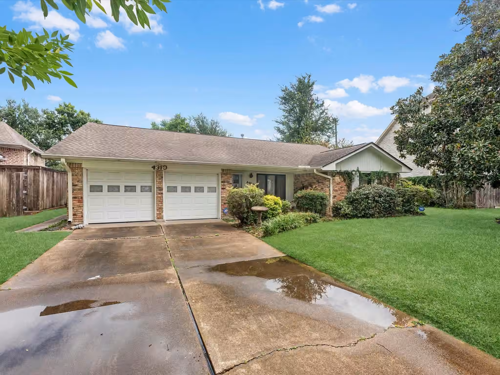 Photo 2 of 4910 Yarwell Drive, Houston, TX