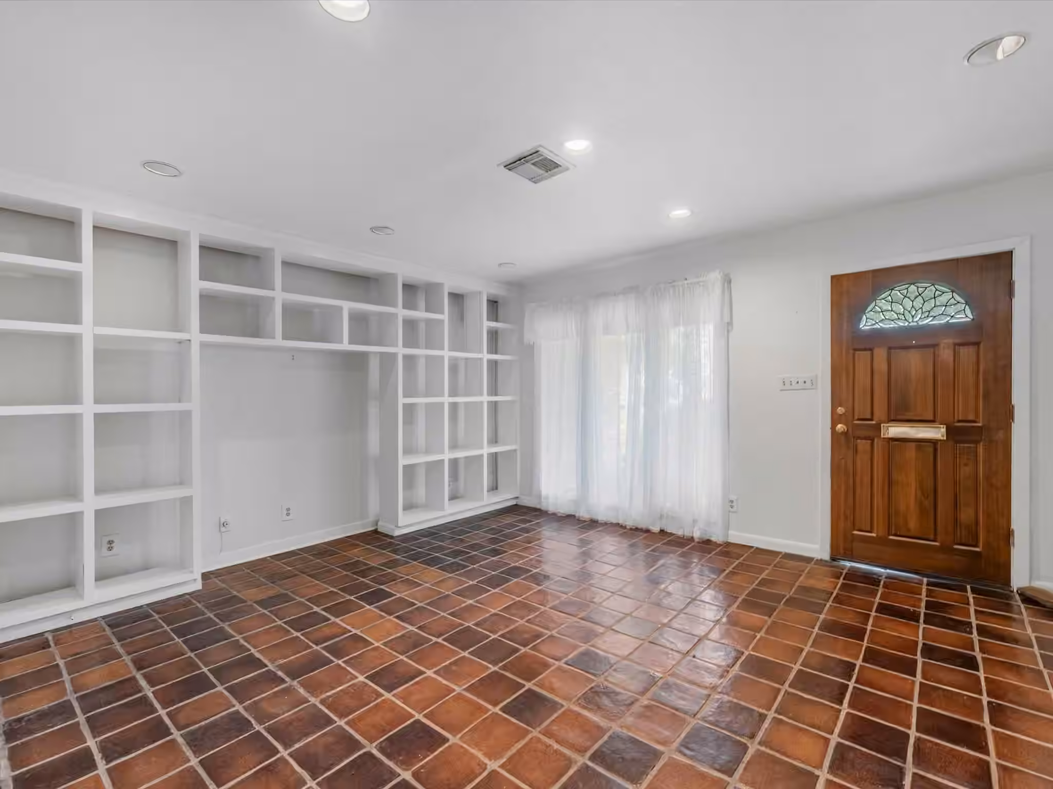 Photo 4 of 4910 Yarwell Drive, Houston, TX