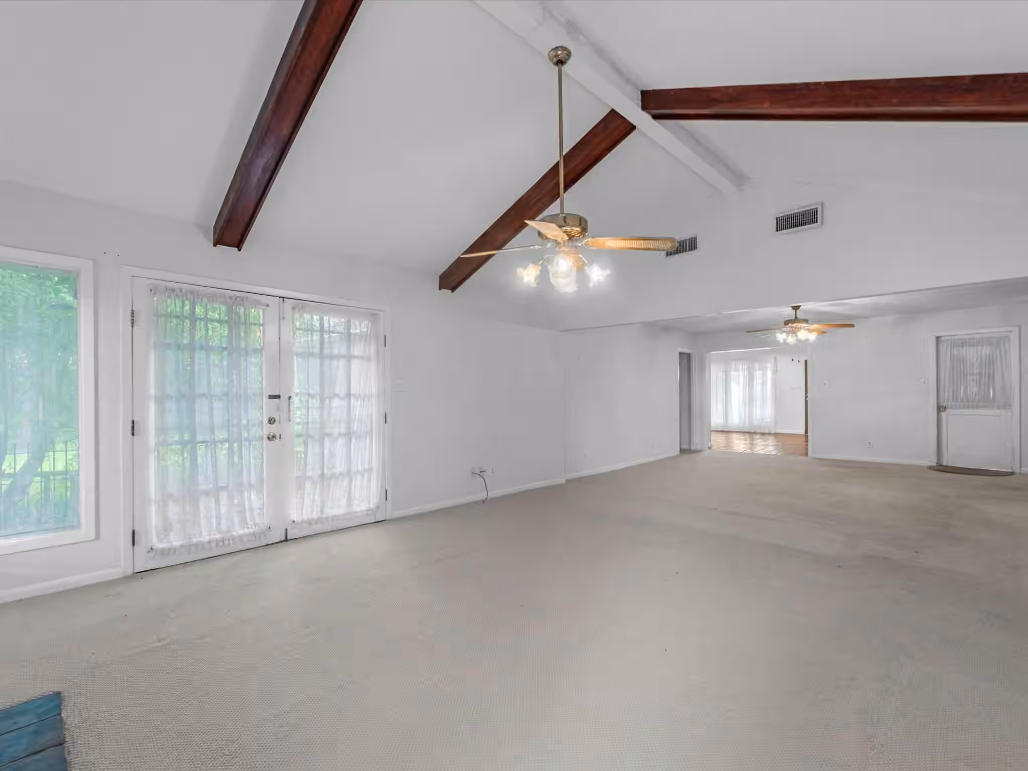 Photo 6 of 4910 Yarwell Drive, Houston, TX