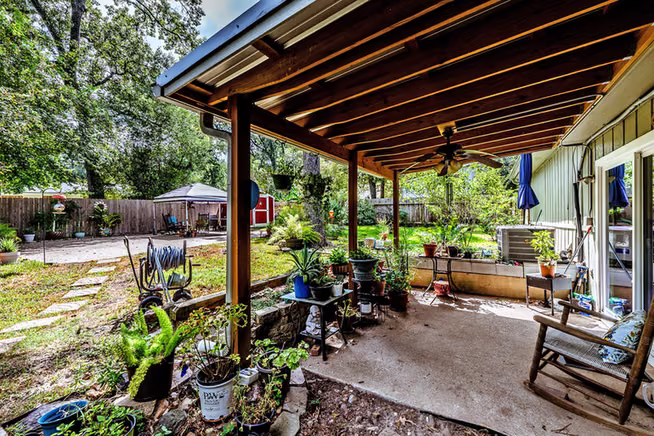 Photo 2 of 1850 Rollingwood Drive, Huntsville, TX