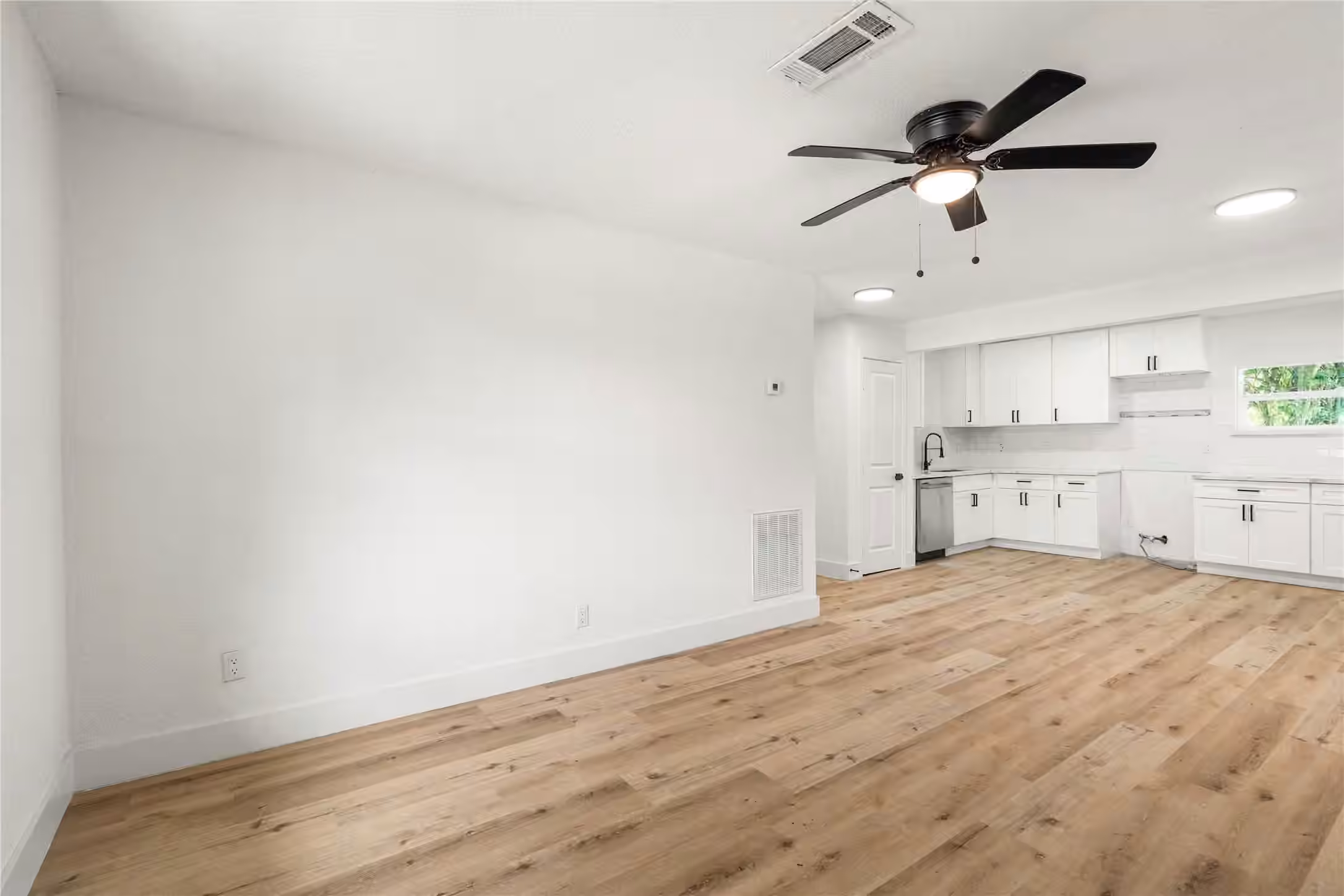 Photo 6 of 3048 Briarwick Lane, Houston, TX