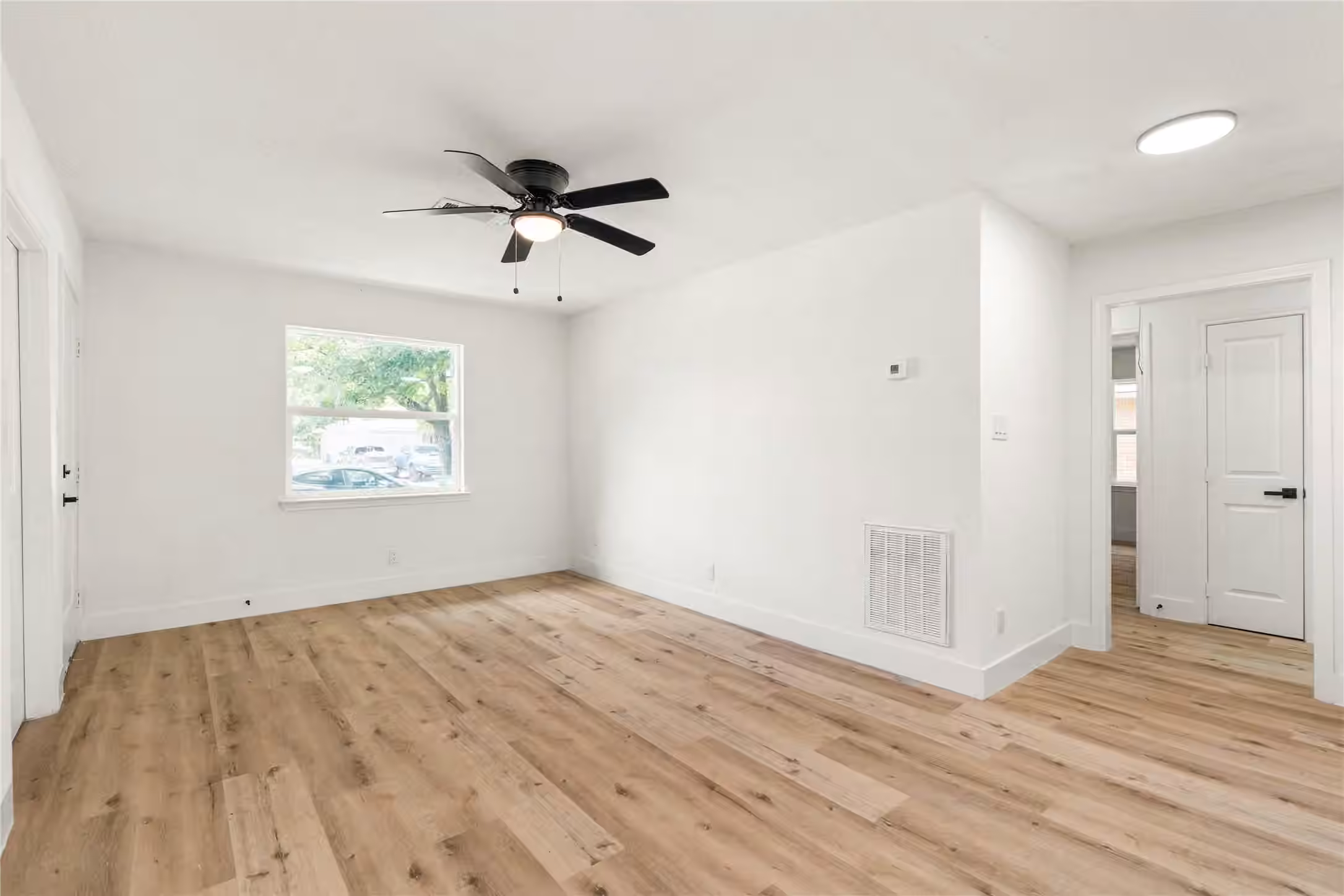 Photo 7 of 3048 Briarwick Lane, Houston, TX