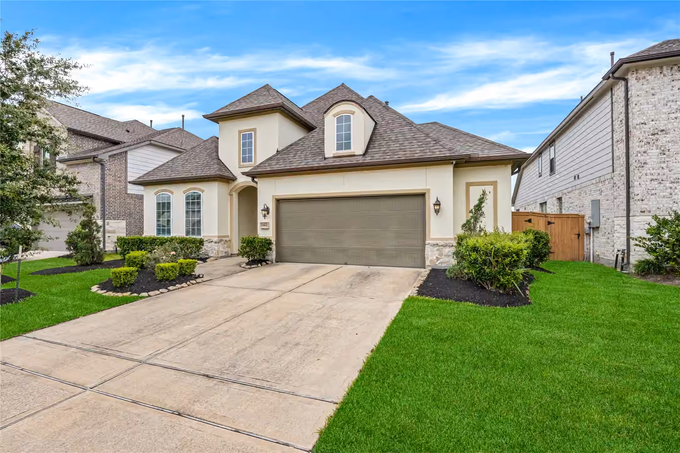 Photo 2 of 15811 Sunlit Falls Drive, Humble, TX