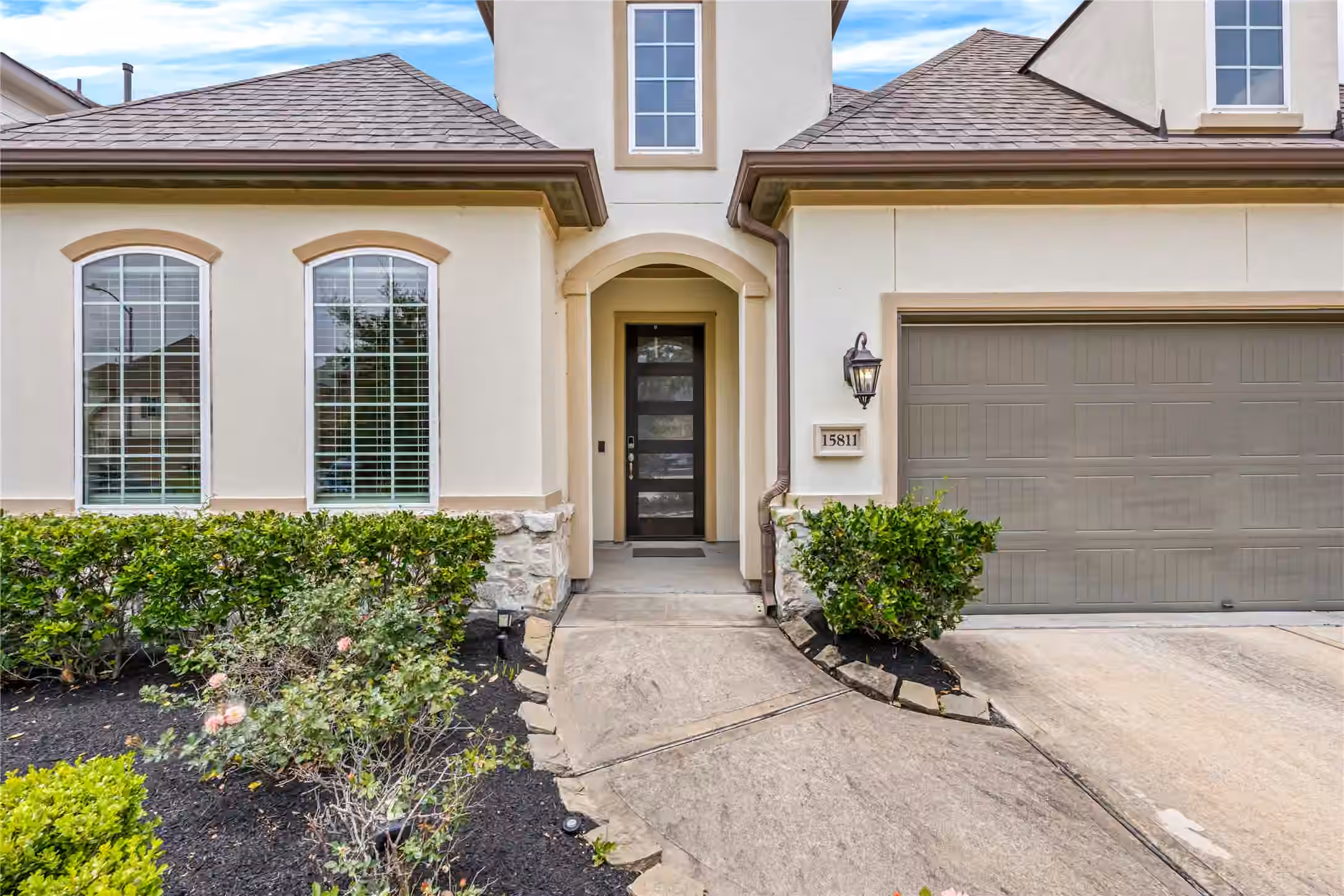 Photo 3 of 15811 Sunlit Falls Drive, Humble, TX
