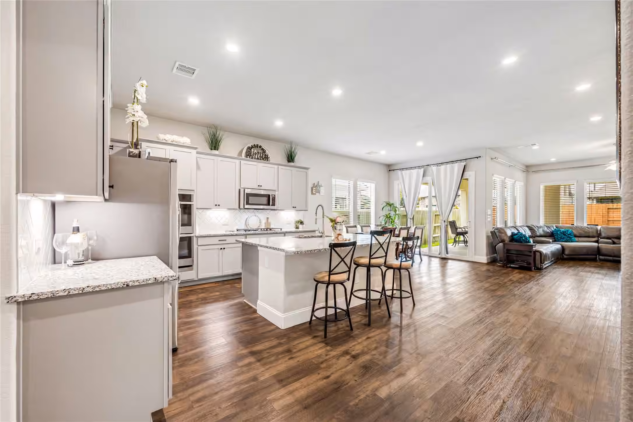 Photo 4 of 15811 Sunlit Falls Drive, Humble, TX