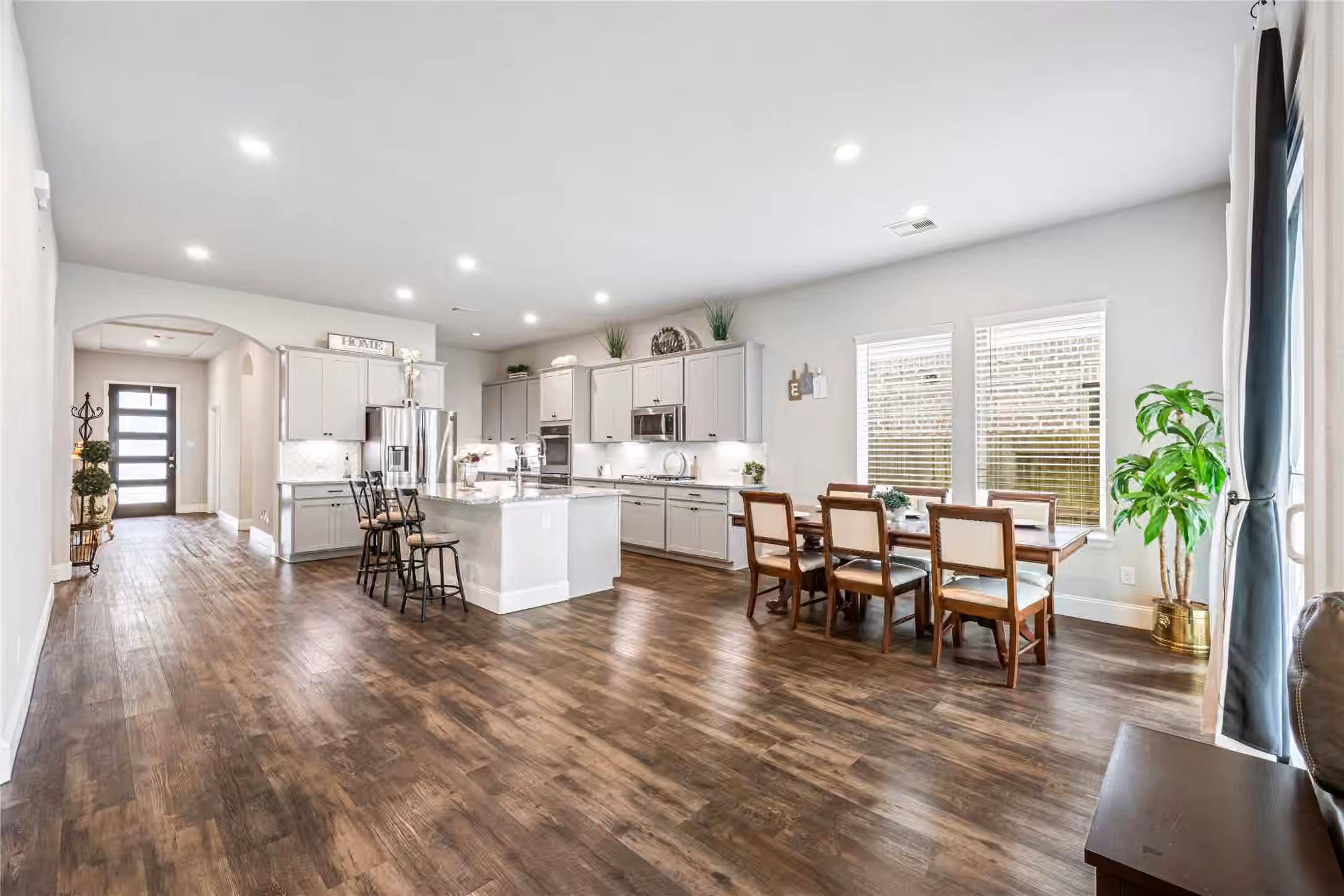 Photo 5 of 15811 Sunlit Falls Drive, Humble, TX