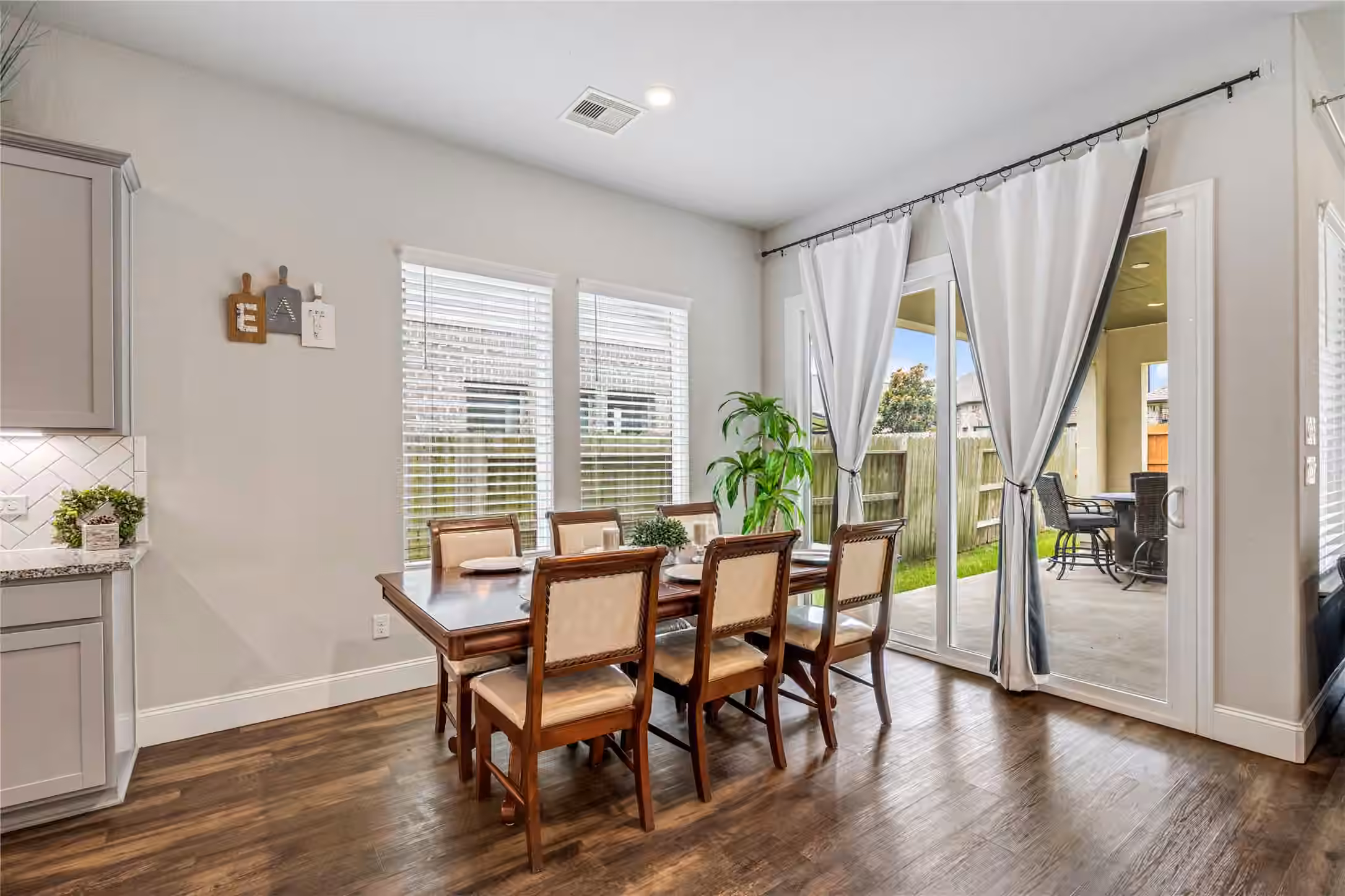 Photo 6 of 15811 Sunlit Falls Drive, Humble, TX