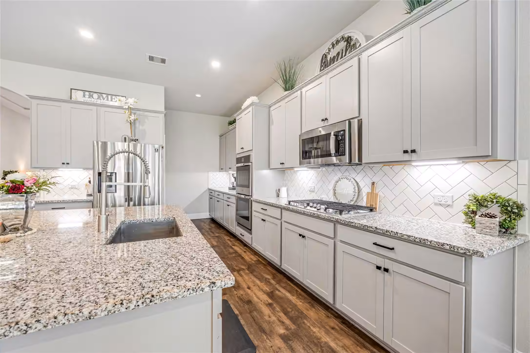 Photo 7 of 15811 Sunlit Falls Drive, Humble, TX