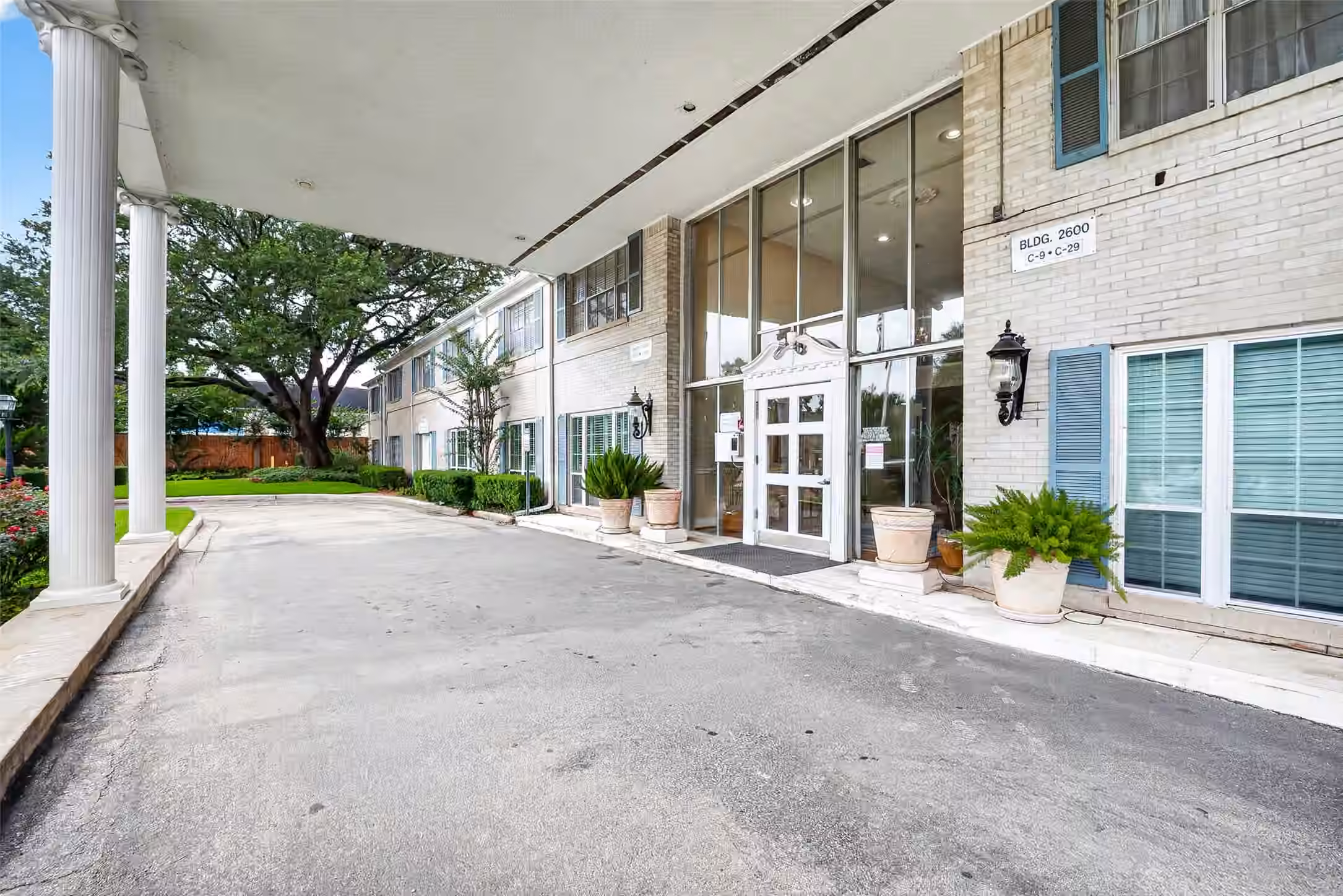 Photo 3 of 2600 Bellefontaine St Apt D24, Houston, TX