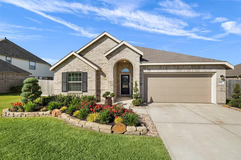 Photo 3 of 7206 Oakmont Avenue, Baytown, TX