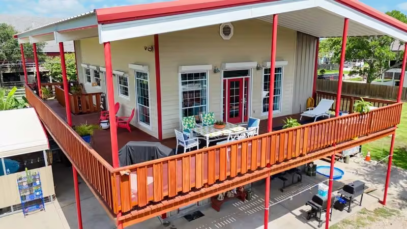 Photo 2 of 749 12th Street, Dickinson, TX