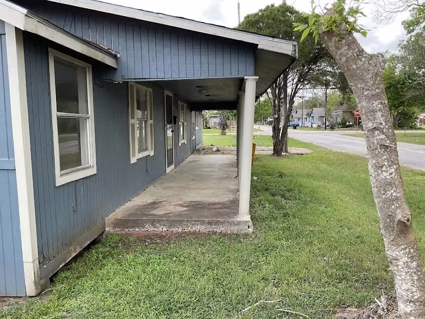 Photo 2 of 1408 Austin Street, Bay City, TX