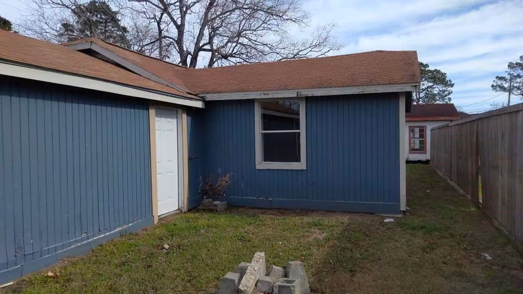 Photo 3 of 1408 Austin Street, Bay City, TX