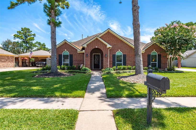 Photo of 803 Hackberry Lane, Friendswood, TX 77546
