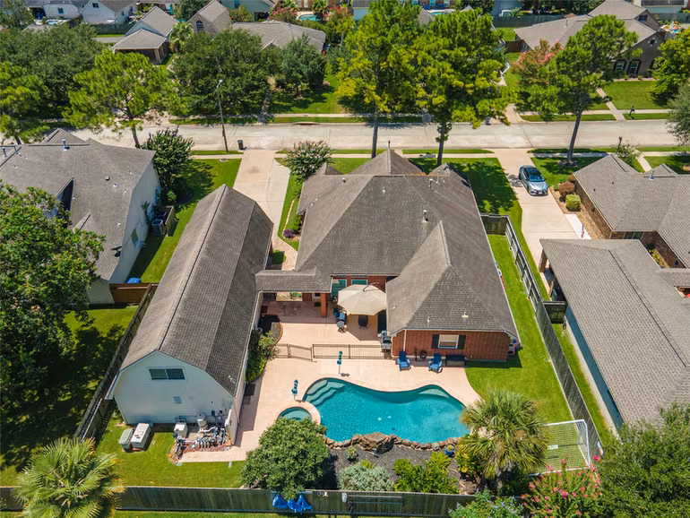 Photo 2 of 803 Hackberry Lane, Friendswood, TX