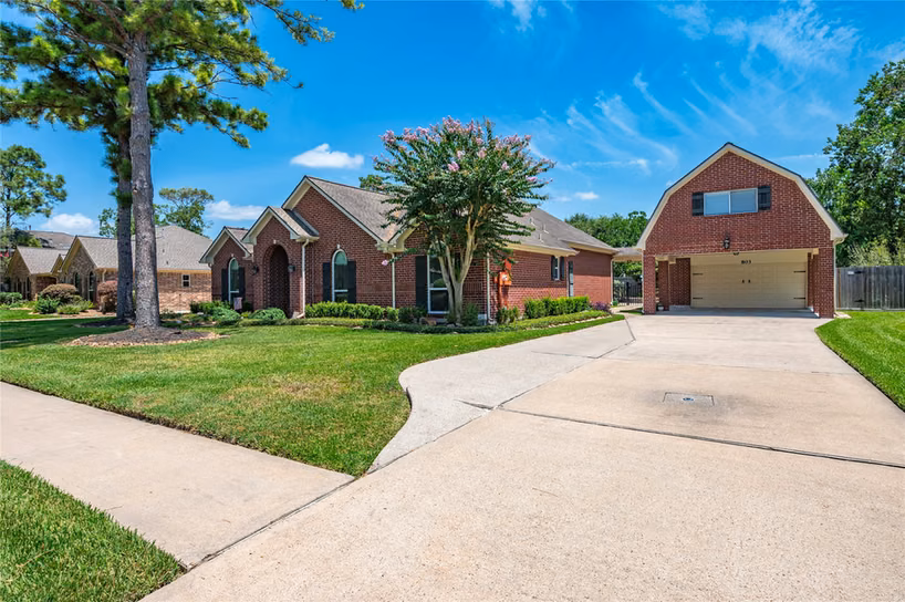 Photo 4 of 803 Hackberry Lane, Friendswood, TX