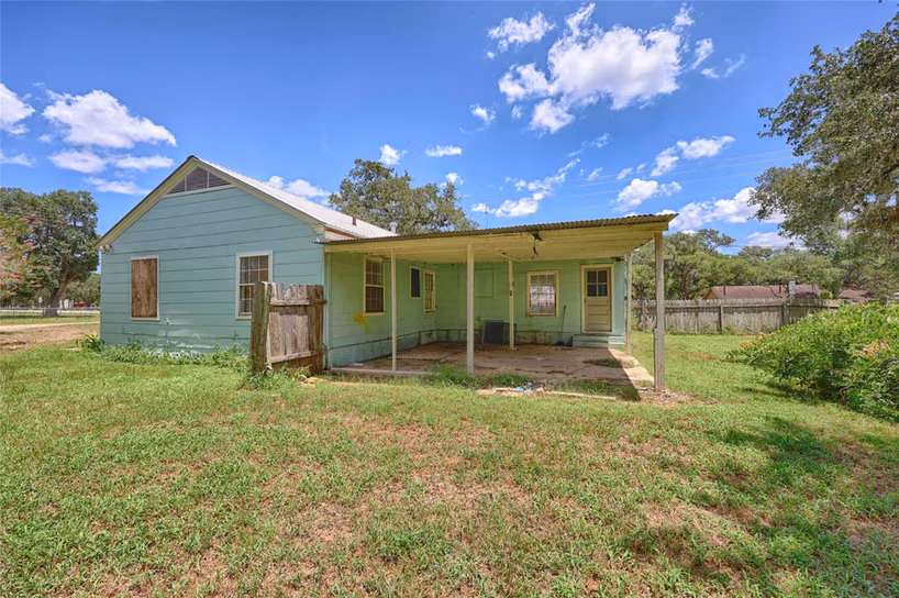 Photo 6 of 5810 Avenue E, Sheridan, TX