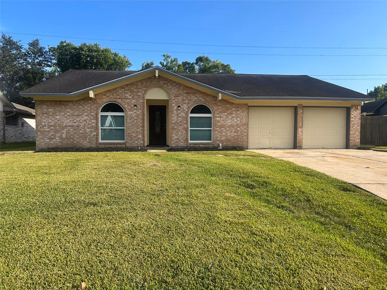 Photo of 2305 Kingsway Drive, League City, TX