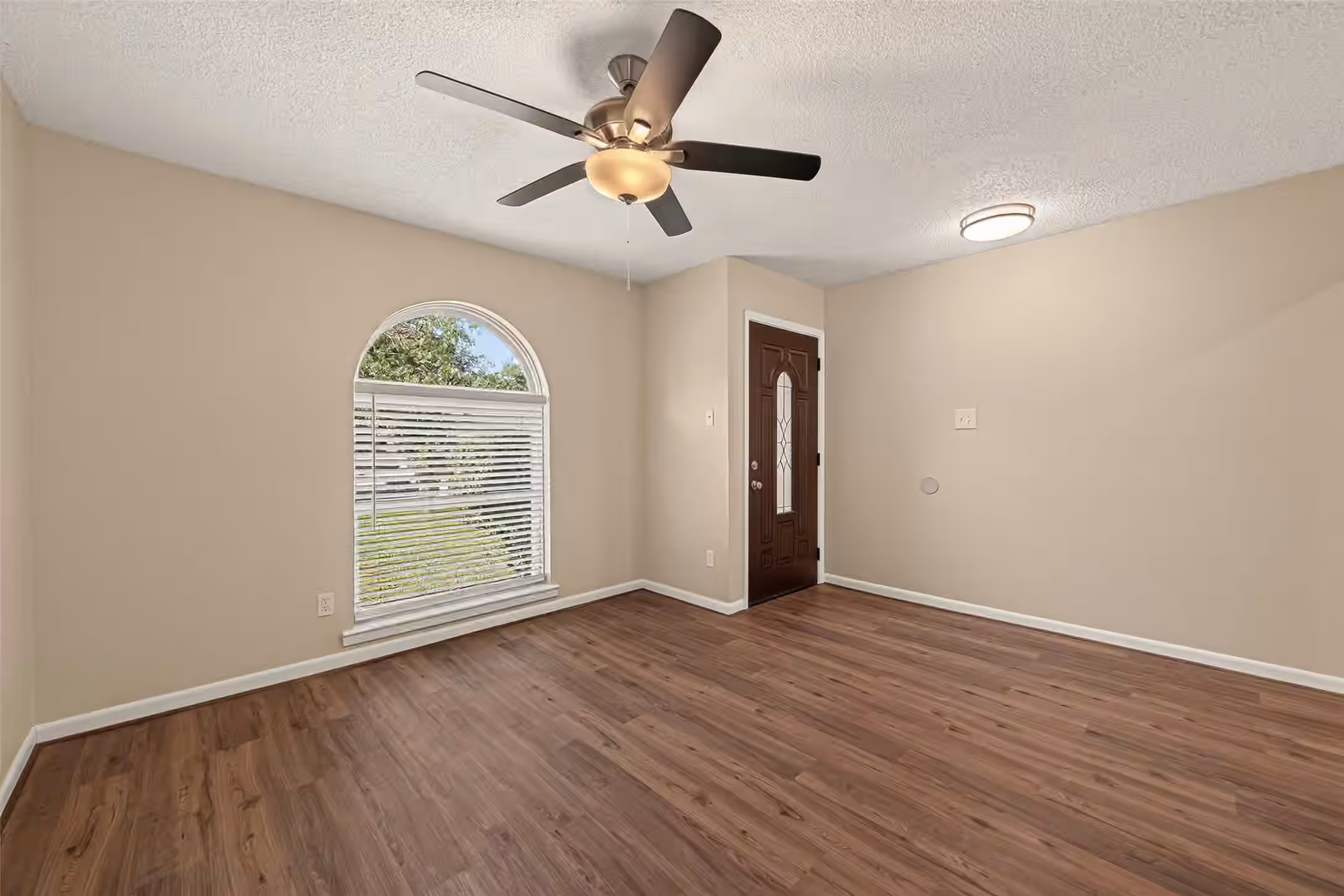 Photo 5 of 2305 Kingsway Drive, League City, TX