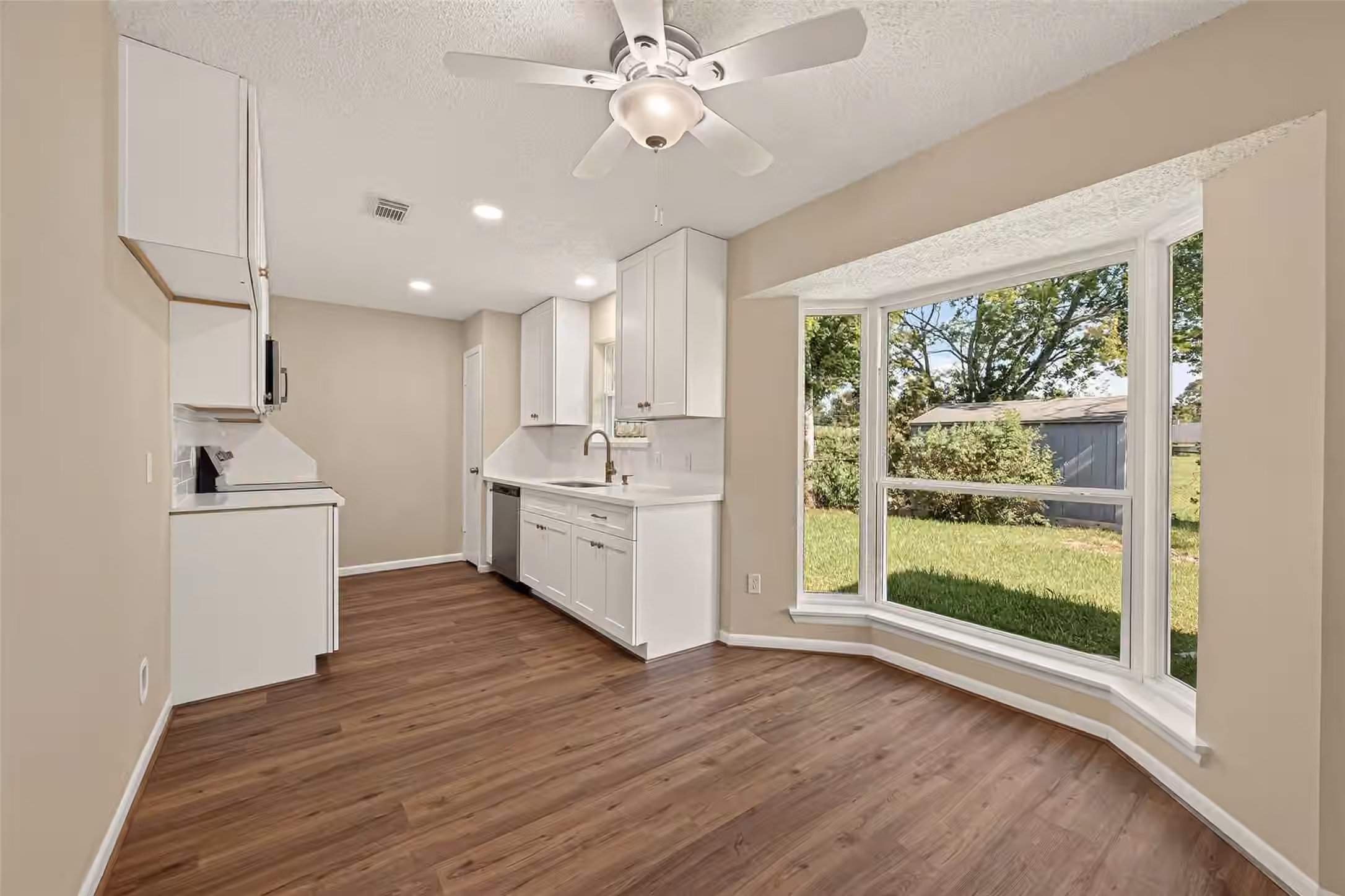 Photo 7 of 2305 Kingsway Drive, League City, TX