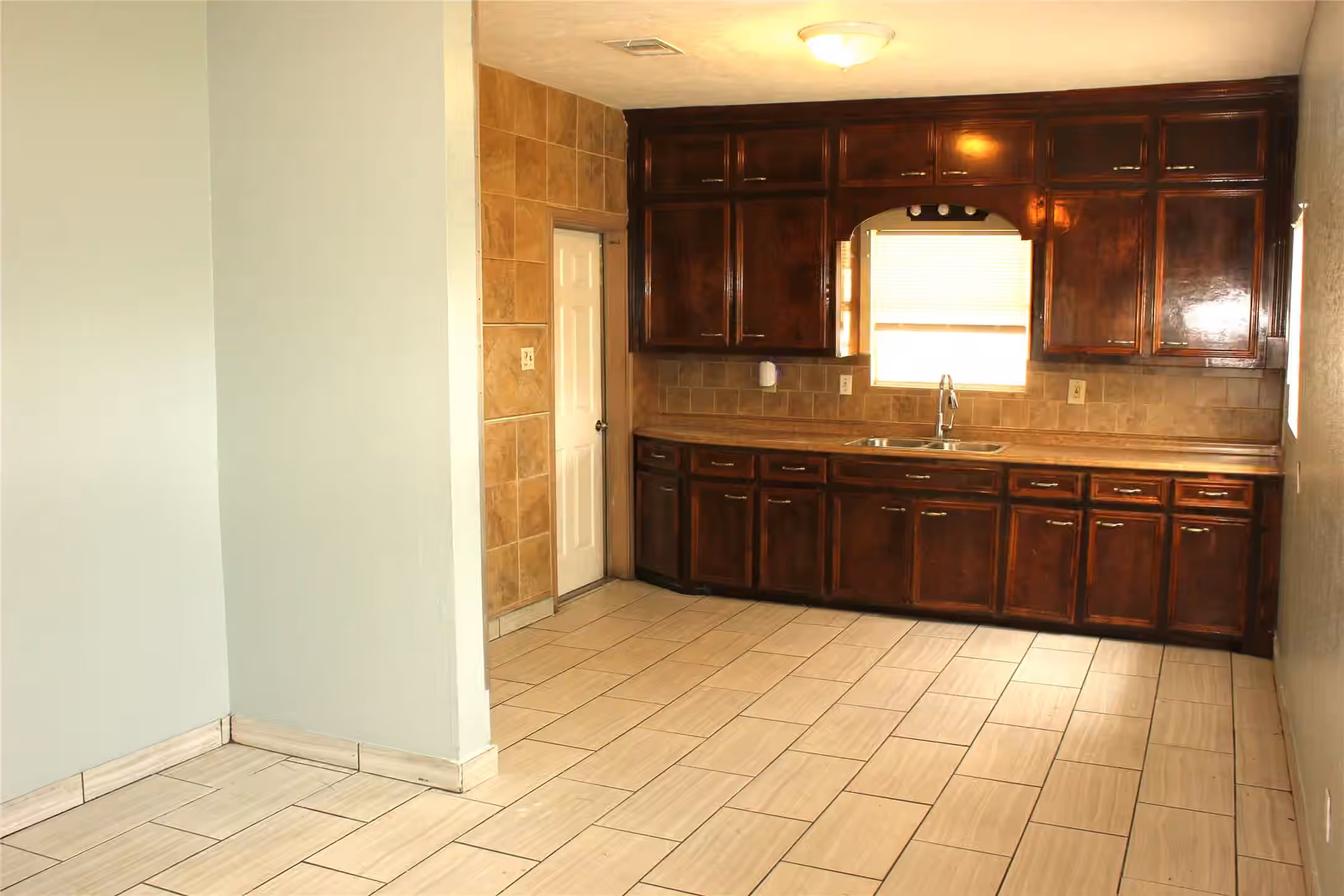 Photo 3 of 7926 Mendez Street, Houston, TX