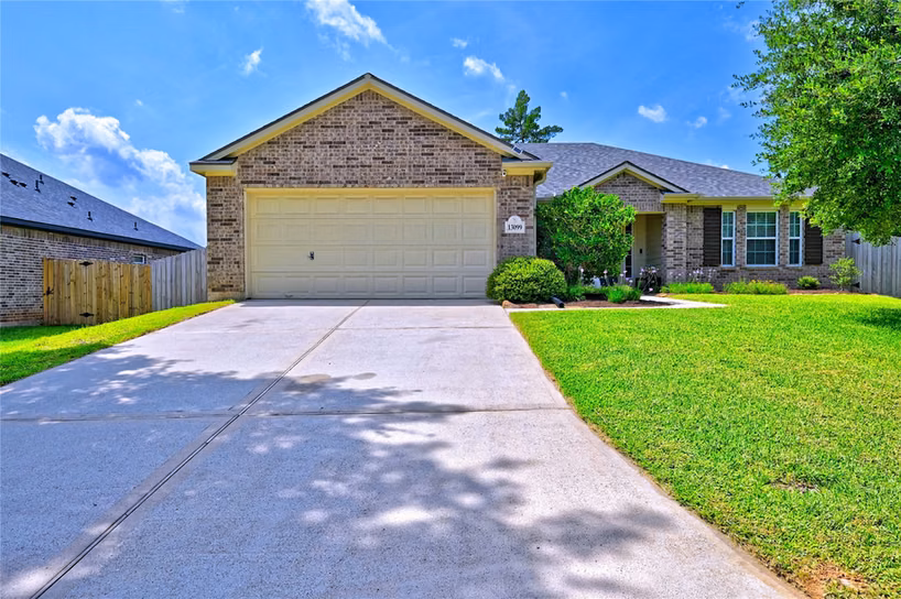 Photo of 13099 Greenbriar, Willis, TX