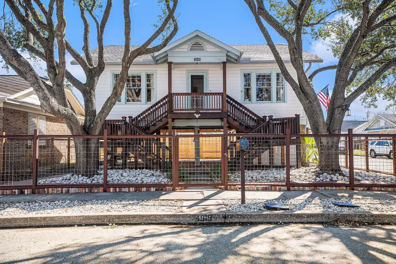 Photo 5 of 4919 Austin Drive, Galveston, TX