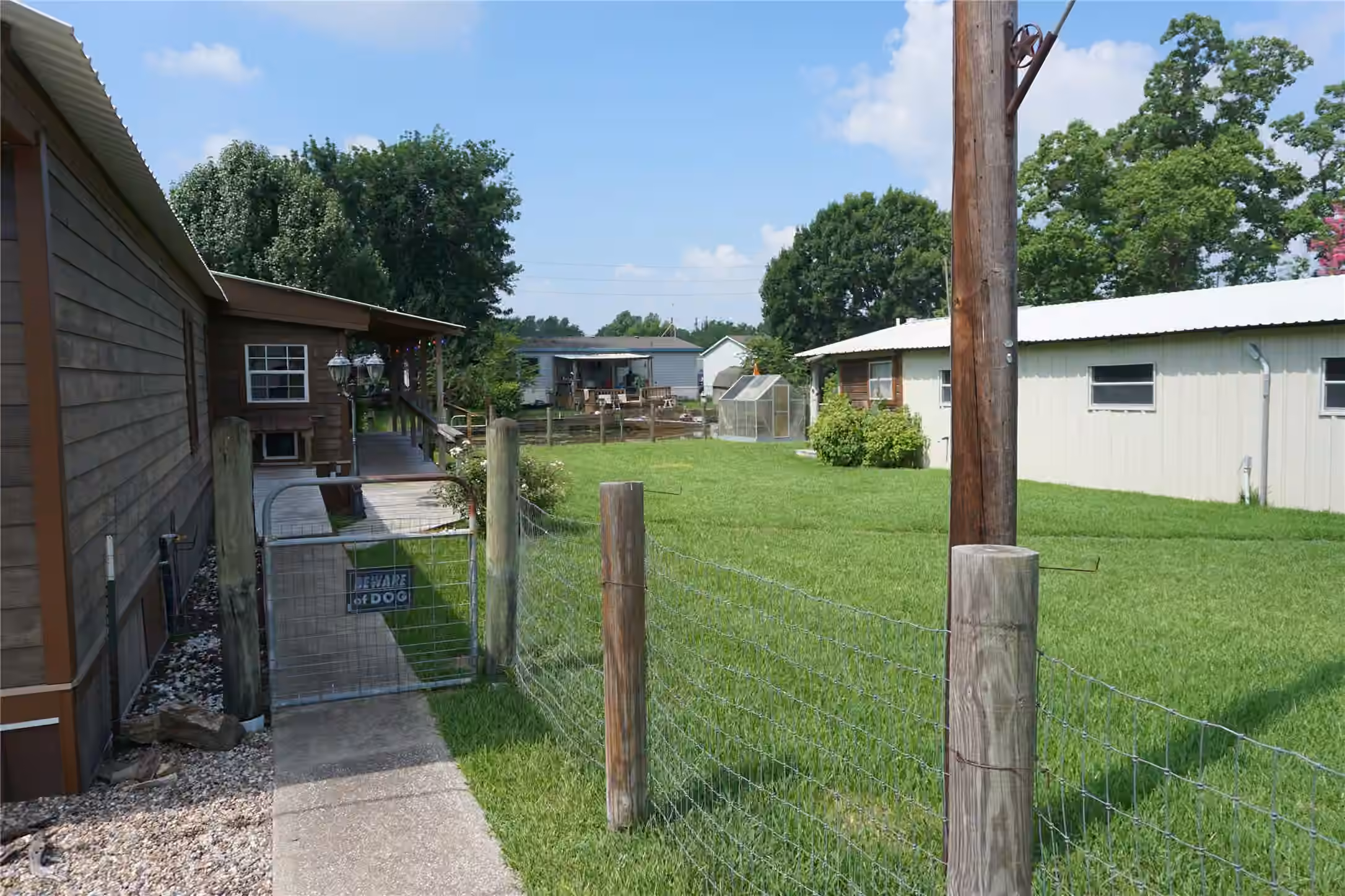 Photo 2 of 8989 Gladewood, Willis, TX