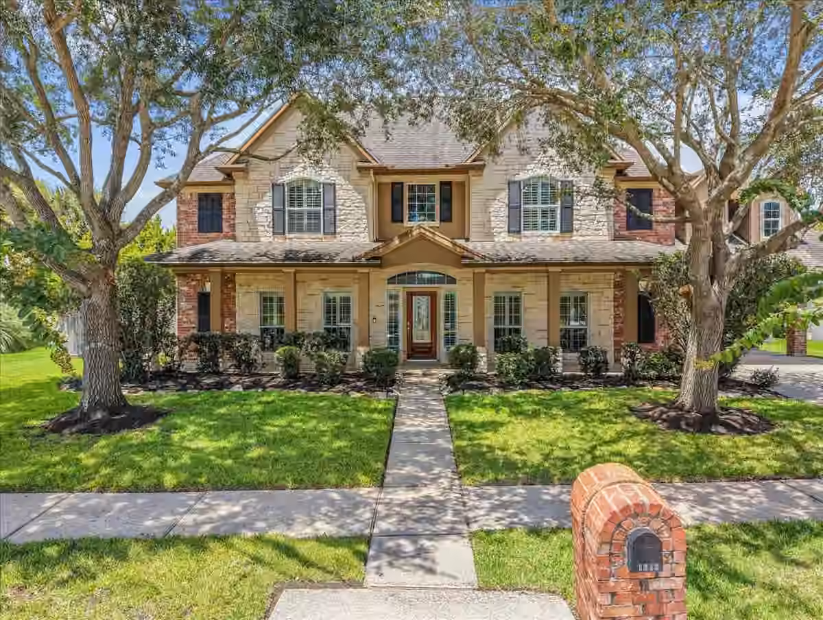 Photo 2 of 1618 Stoney Lake Drive, Friendswood, TX
