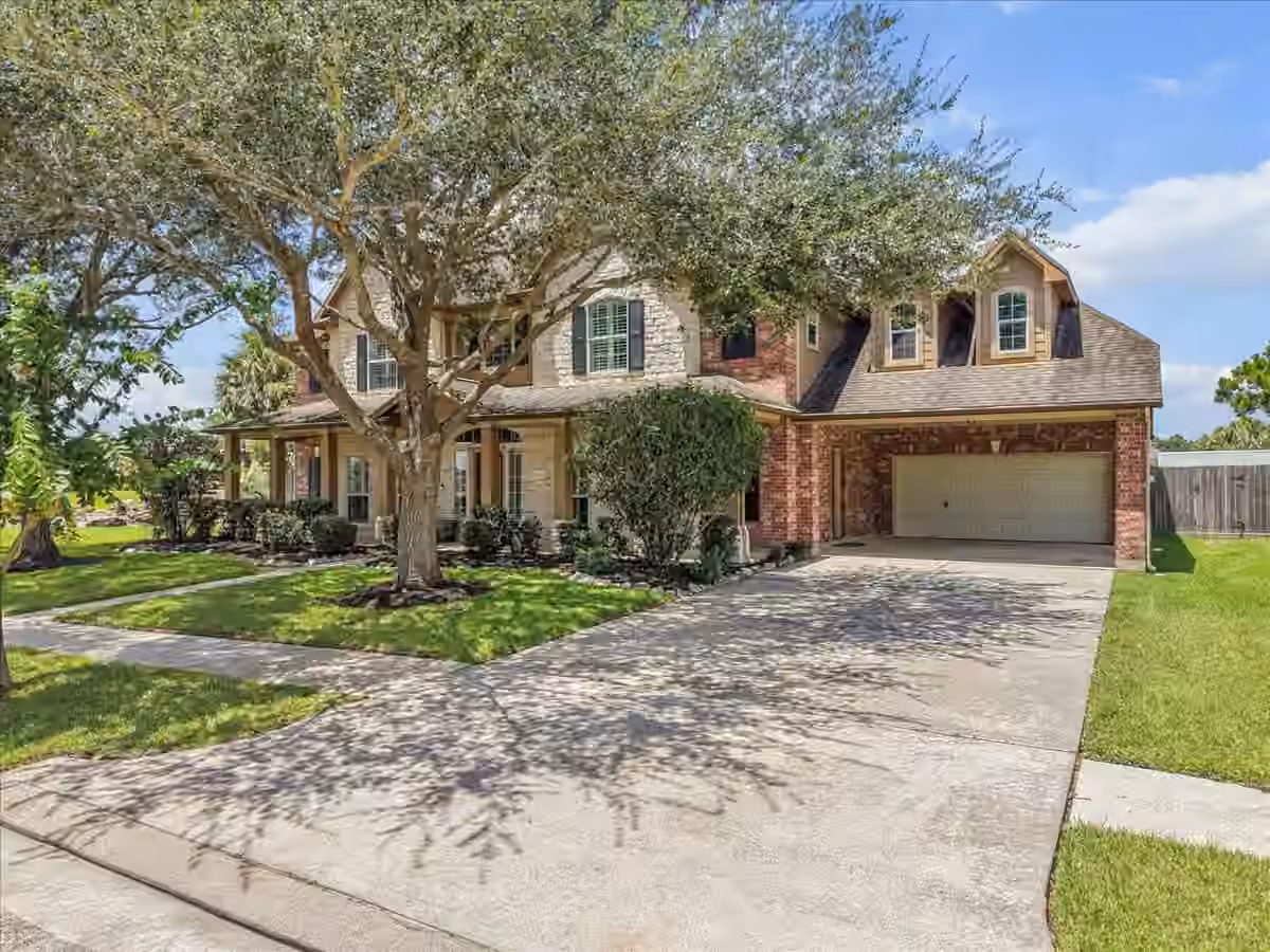 Photo 3 of 1618 Stoney Lake Drive, Friendswood, TX