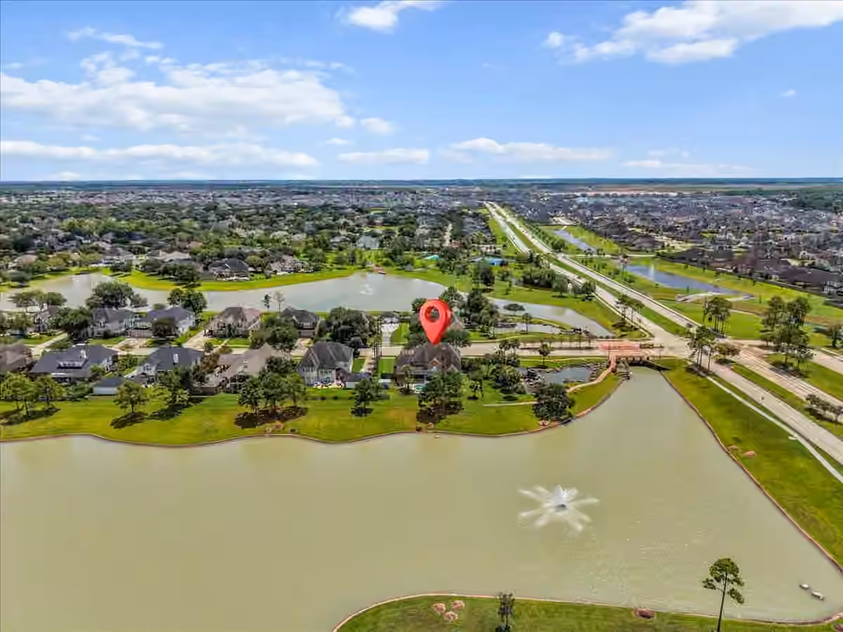 Photo 4 of 1618 Stoney Lake Drive, Friendswood, TX