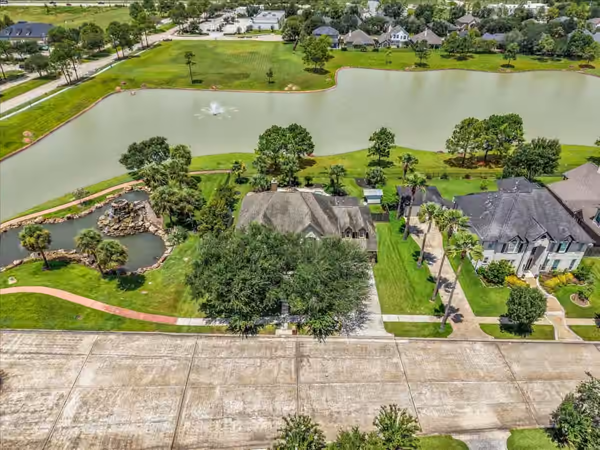 Photo 7 of 1618 Stoney Lake Drive, Friendswood, TX
