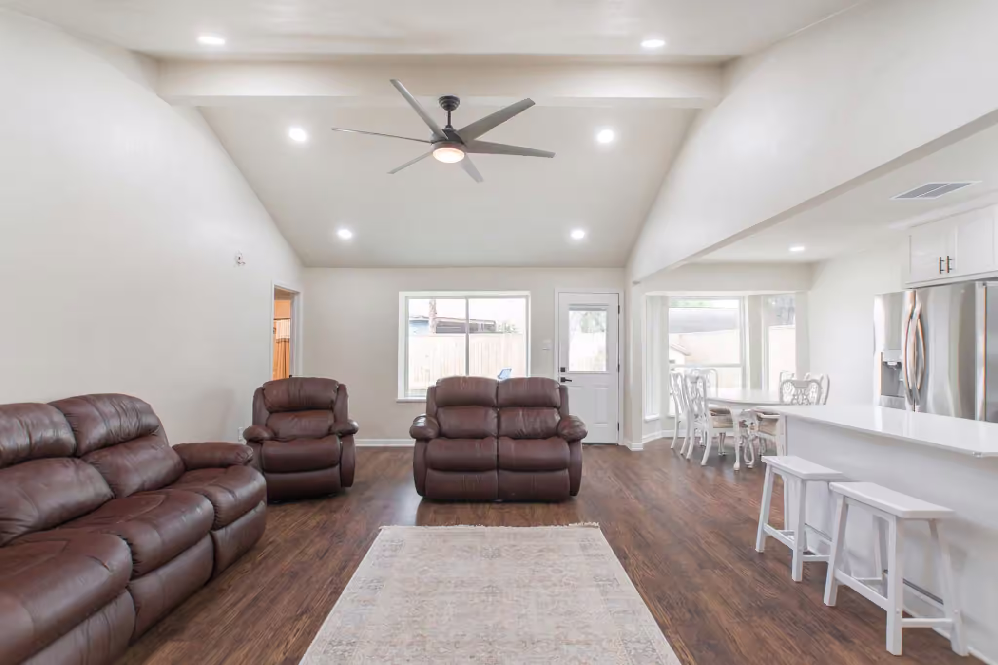 Photo 3 of 4913 Deerwood Circle, Baytown, TX