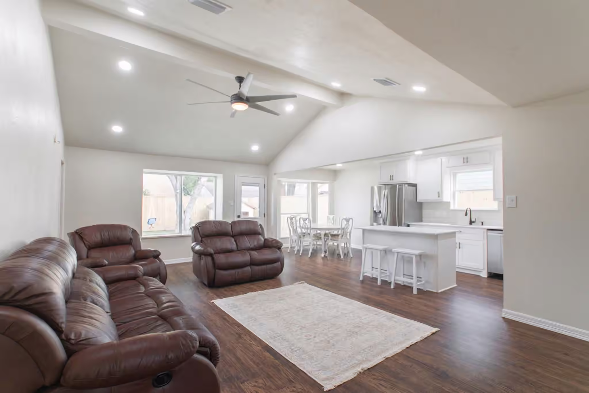 Photo 4 of 4913 Deerwood Circle, Baytown, TX