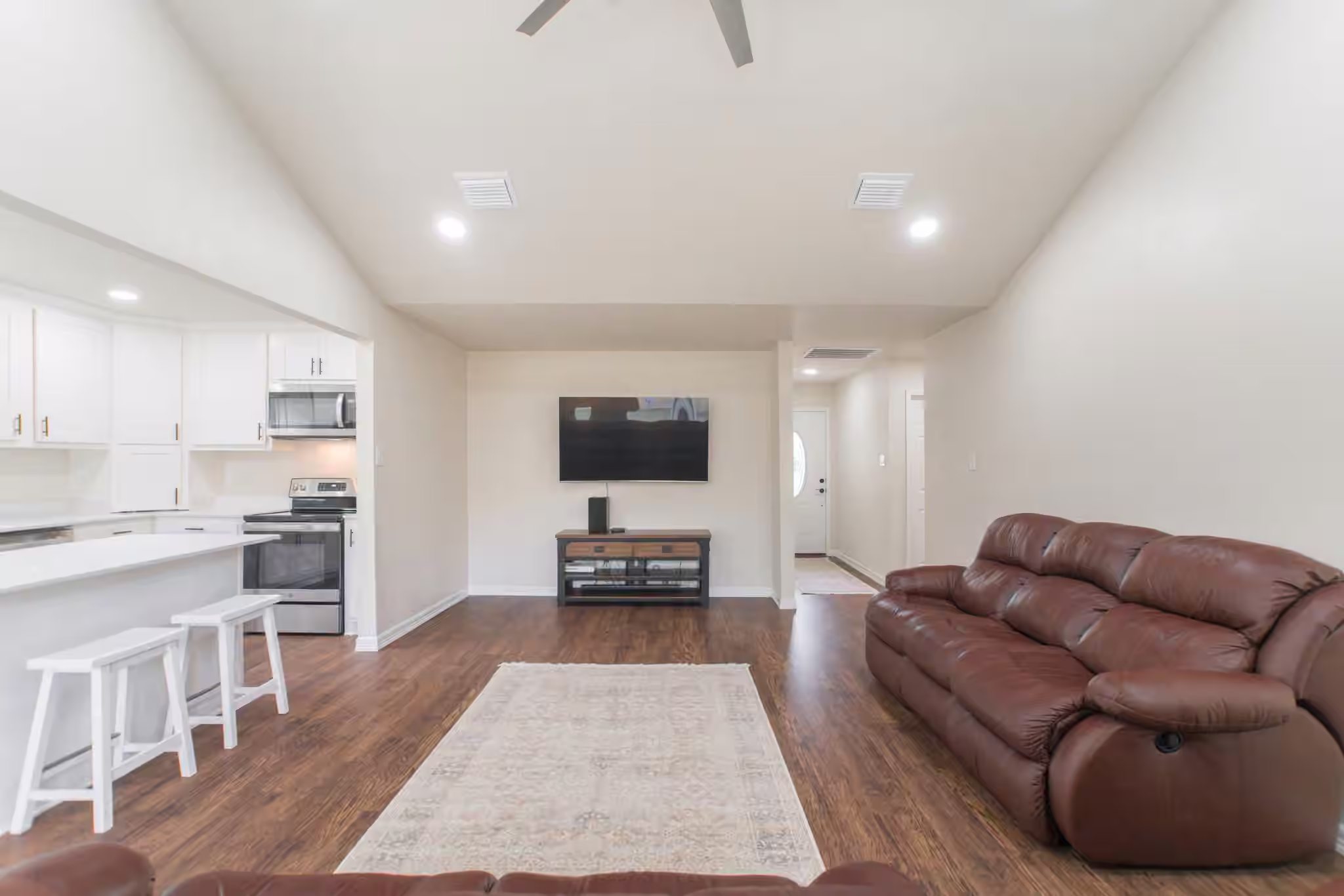 Photo 5 of 4913 Deerwood Circle, Baytown, TX