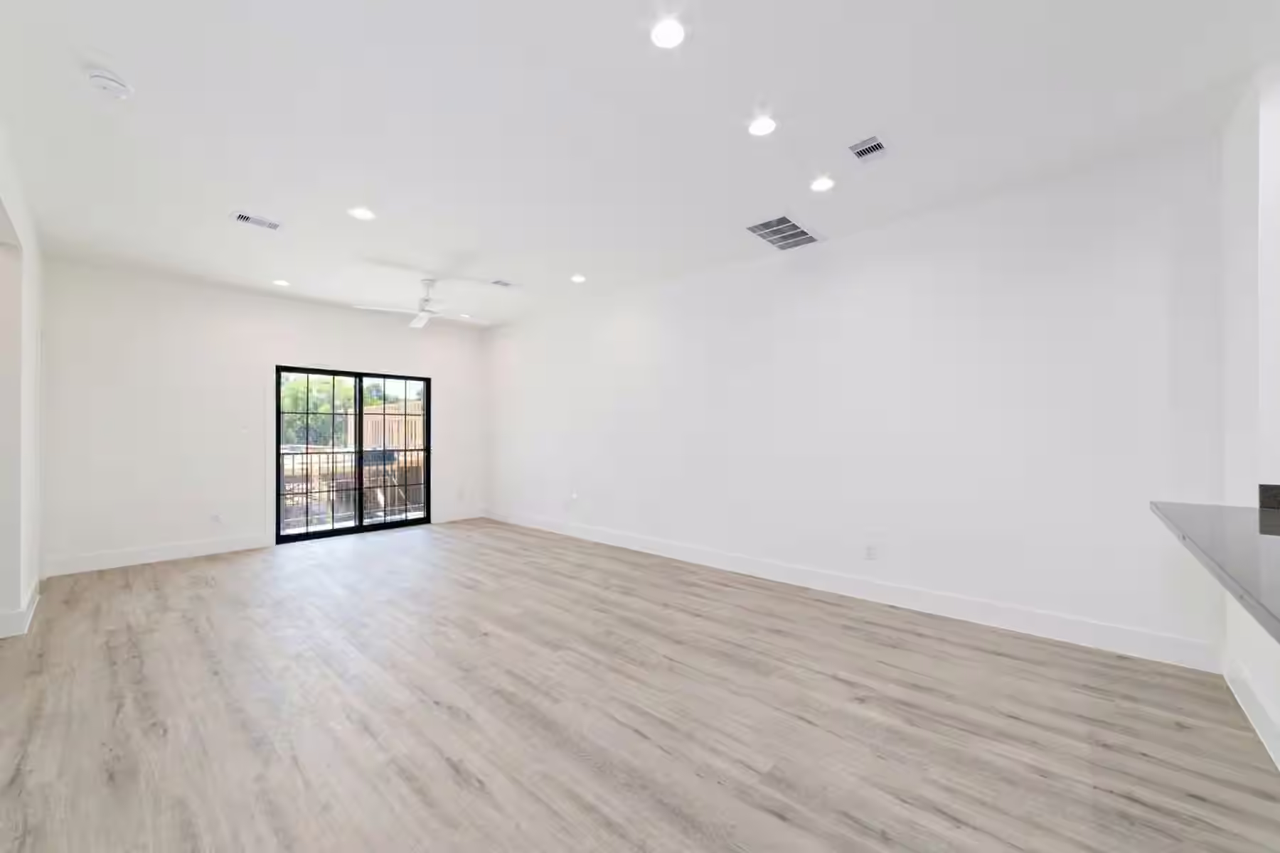 Photo 6 of 11940 S Hoa Sen Circle, Houston, TX